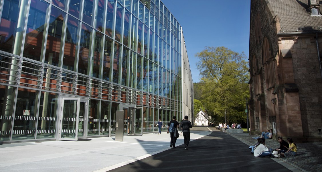 neue Universitätsbibliothek, Glasfront und Durchgang zum Botanischen Garten