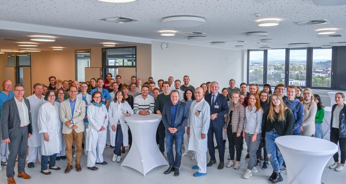 Gruppenfoto mit Studierenden