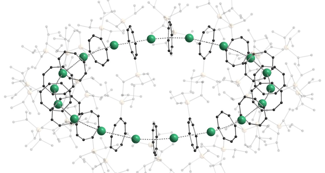 Cyclocen heißt die neuartige Molekülstruktur, in der Sandwich-Komplexe erstmals einen nanoskalige Ring formen. (Abbildung: Nature / AOC, KIT)