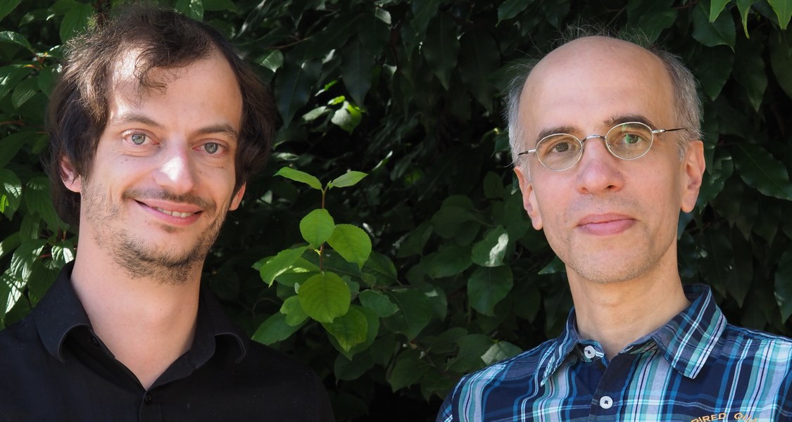 Lungenentzündung steht im Fokus der wissenschaftlichen Arbeit des Teams um (von rechts) Professor Dr. Bernd Schmeck und seinen Mitarbeiter Dr. Björn Klabunde. (Foto: Dr. Wilhelm Bertrams