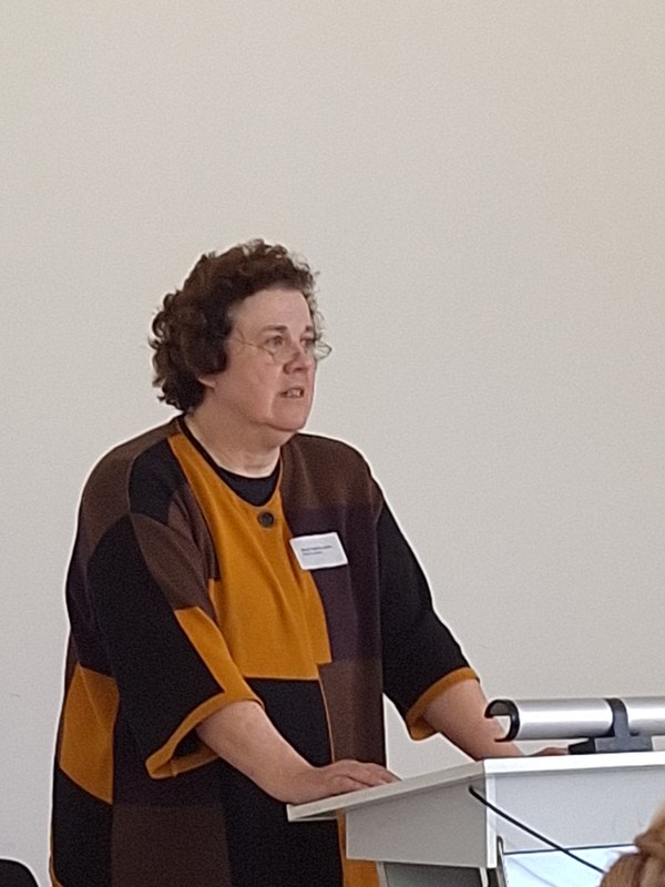 Prof. Dr. Margit Szöllösi-Janze erläutert die Empfehlungen des Wissenschaftsrates.