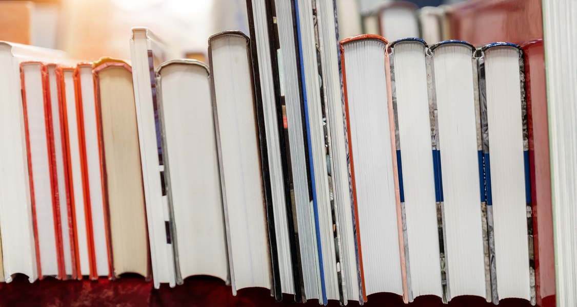 Bücher in einer Reihe