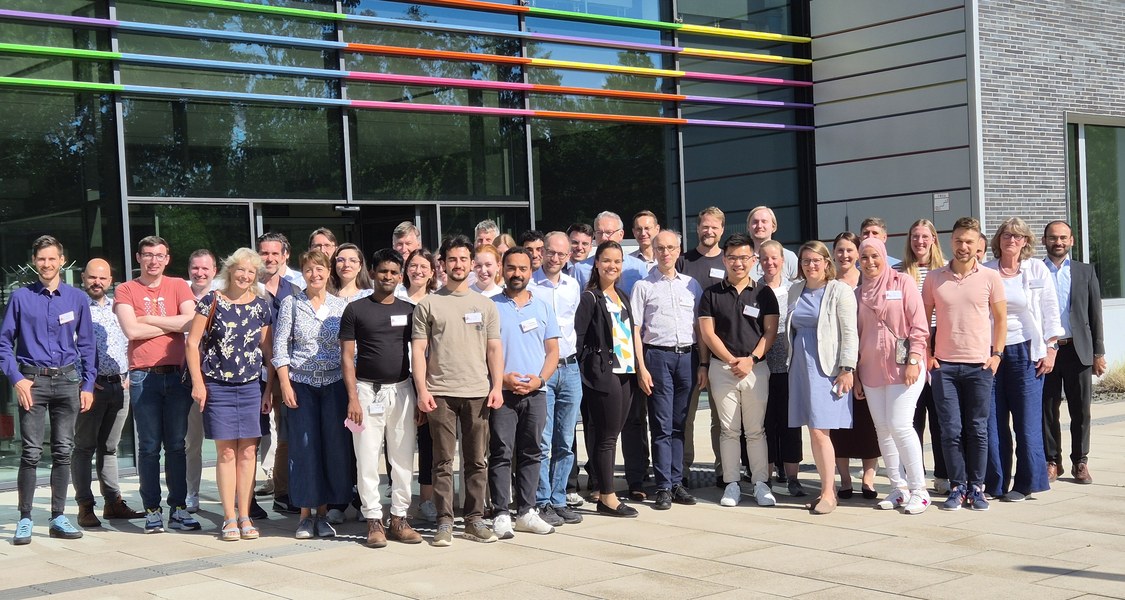 Gruppenfoto eines Symposiums