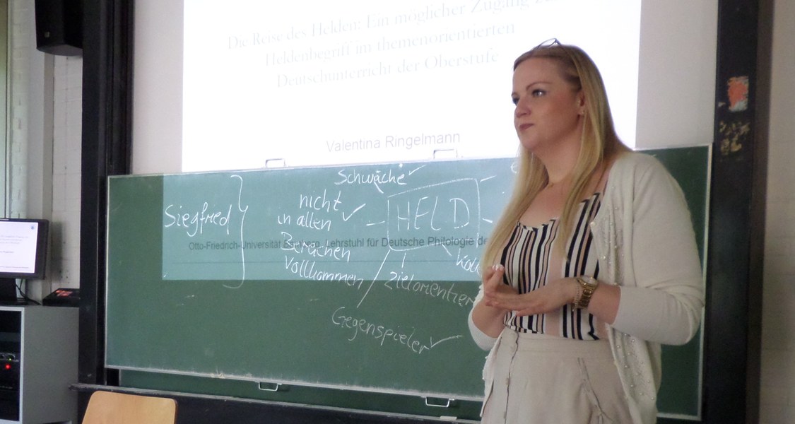 Valentina Ringelmann beim Gastvortrag im Seminar "Nibelungen in der Schule? Mittelalterliche Texte im Deutschunterricht"