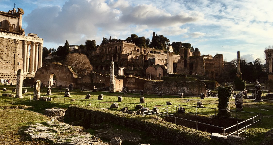Blick auf das Forum Romanum in Richtung Palatin.