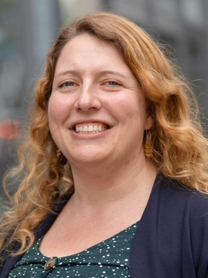 Portrait Prof. Katharina Hoefer