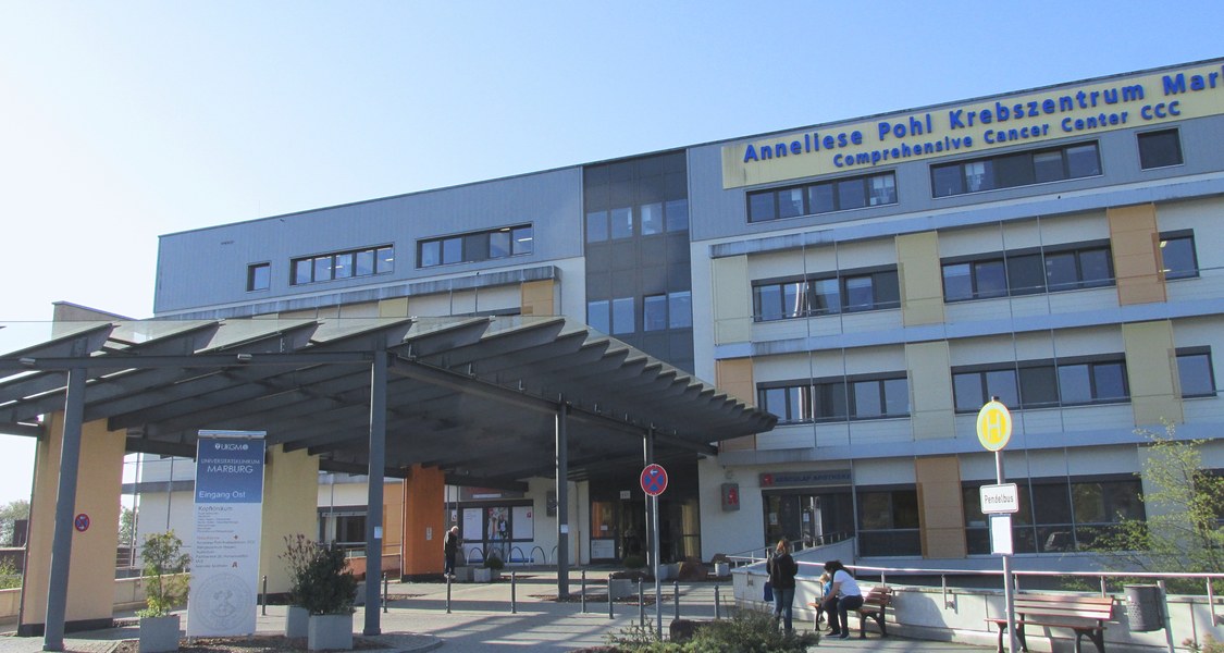 Foto von Osteingang der Klinik