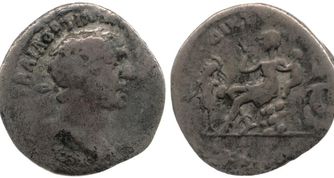 Traijanische Münze mit Darstellung der Diktynna