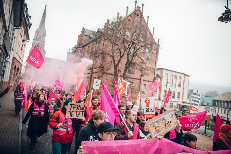 Die studentischen Hilfskräfte fordern ihre Aufnahme in den Tarifvertrag. (Foto: Maurice Jelinski, Mindlapse Media)