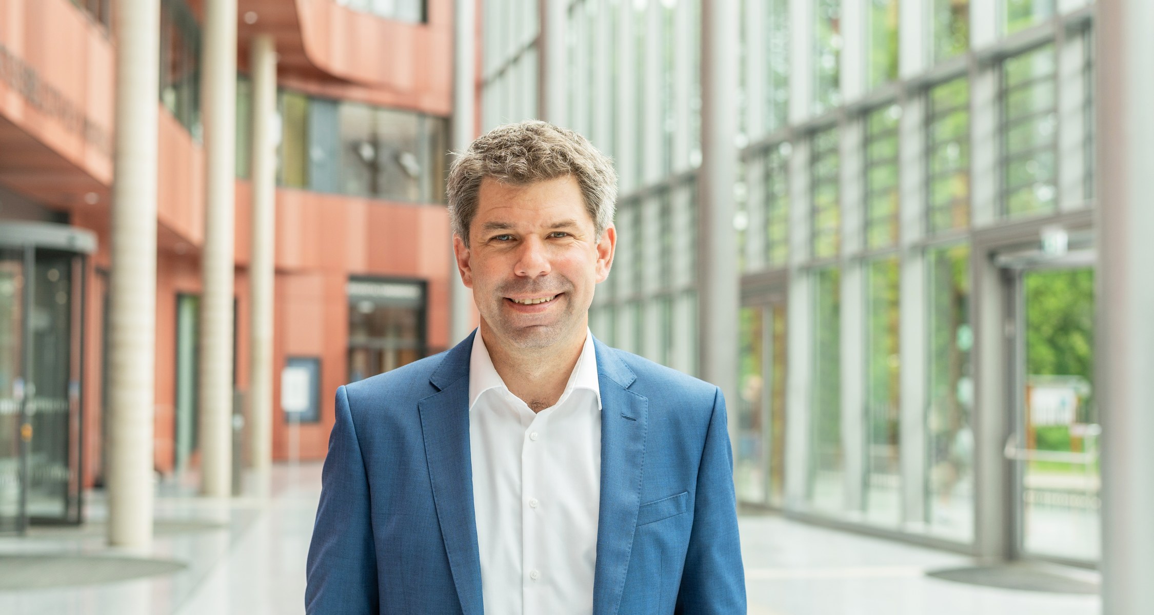 Universitätspräsident Prof. Dr. Thomas Nauss ruft alle Universitätsangehörigen dazu auf, beim Energiesparen am Ball zu bleiben und an die gemeinsamen Erfolge anzuknüpfen.