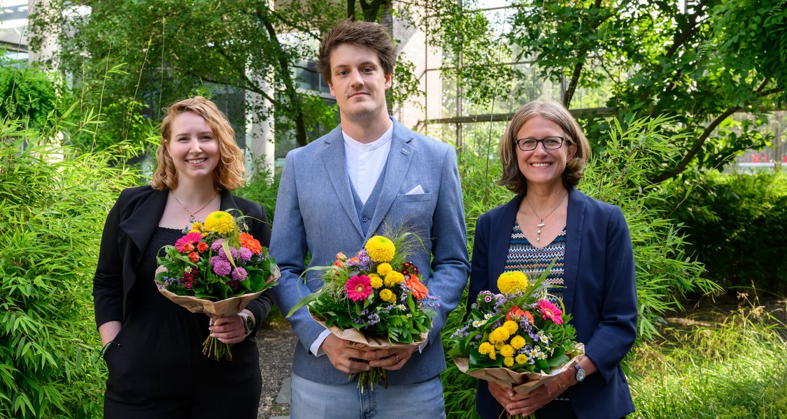 The University Society of Münster has honored Dr. Susanne Meinert (left) from the Institute of Translational Psychiatry with its 2026 Research Promotion Award.