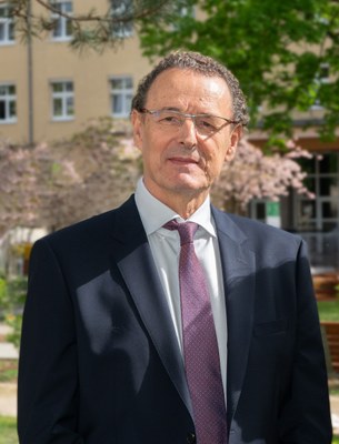 Portrait of Prof. Dr. Dr. Michael Bauer